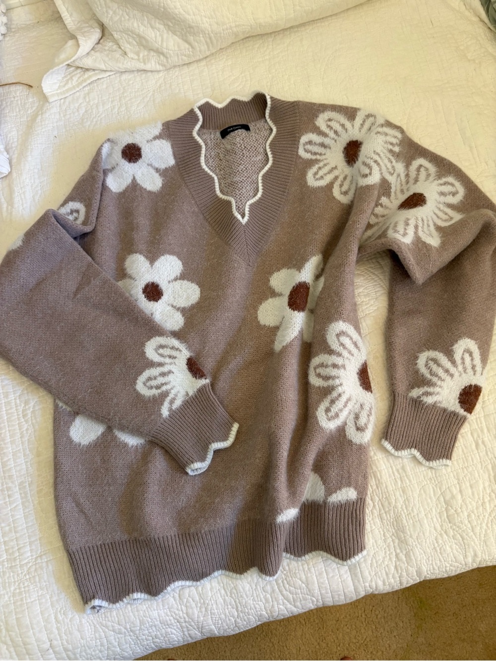 Women's V-Neck Daisy Knit Sweater in Dusty Mauve